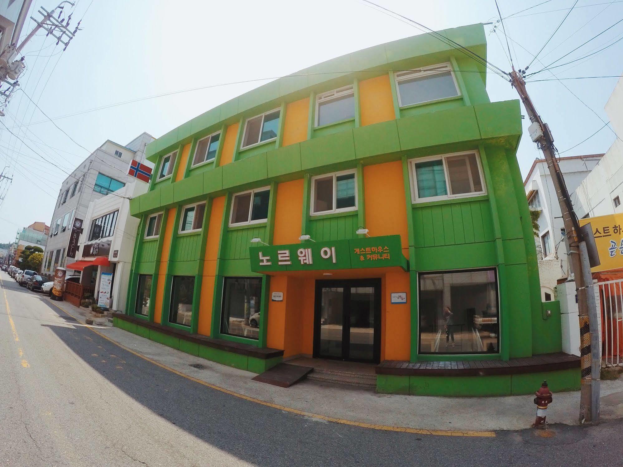 Mokpo Norway Guesthouse Екстер'єр фото